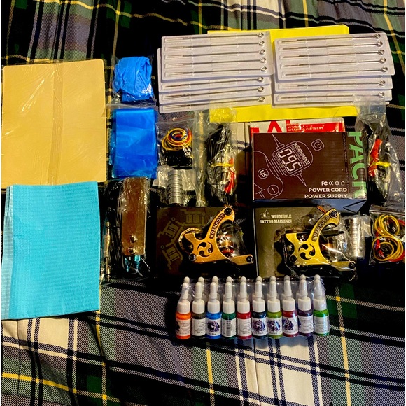 Wormhole Tattoo starter kit with two tattoo guns - Picture 1 of 9